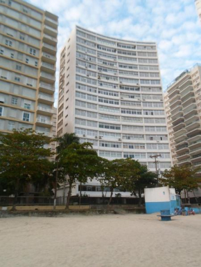 Apartamento Gigante, pé na areia